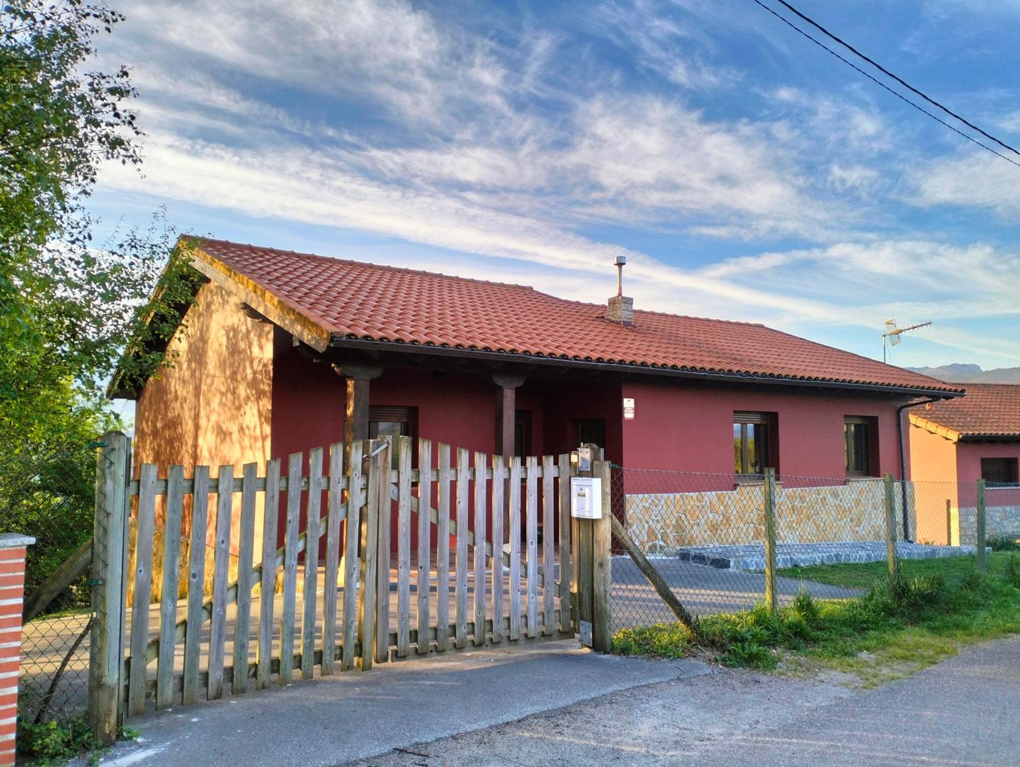 Affittacamere La Casa De Nuria Onís Esterno foto